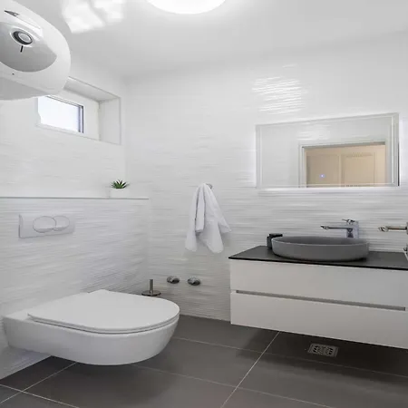 Scenic Kastel Luksic - Two Bedroom Kaštela