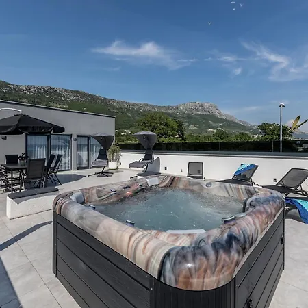 Scenic Kastel Luksic - Two Bedroom *