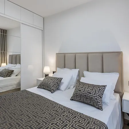 Scenic Kastel Luksic - Two Bedroom Kaštela