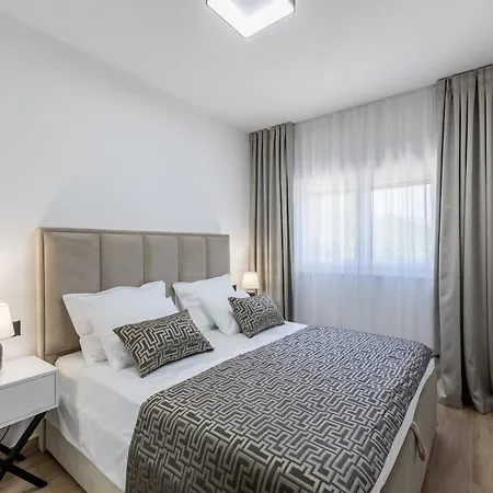 Scenic Kastel Luksic - Two Bedroom Kaštela