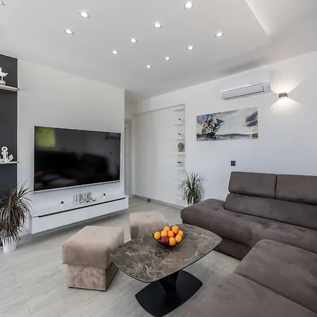 Scenic Kastel Luksic - Two Bedroom Kaštela