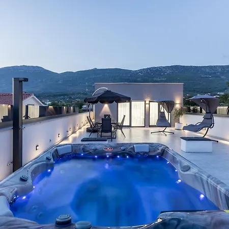 Scenic Kastel Luksic - Two Bedroom
