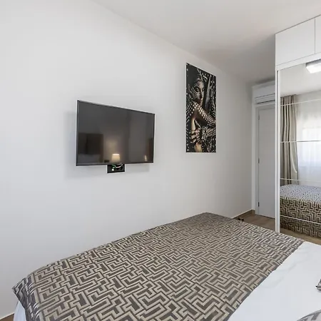 Scenic Kastel Luksic - Two Bedroom *