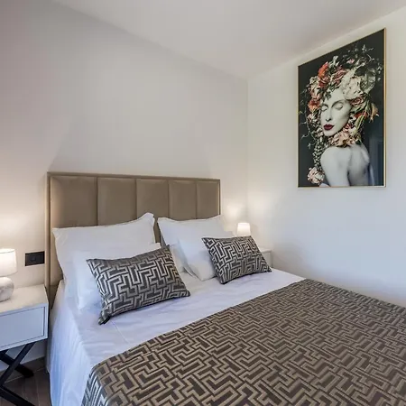 Scenic Kastel Luksic - Two Bedroom * Kaštela